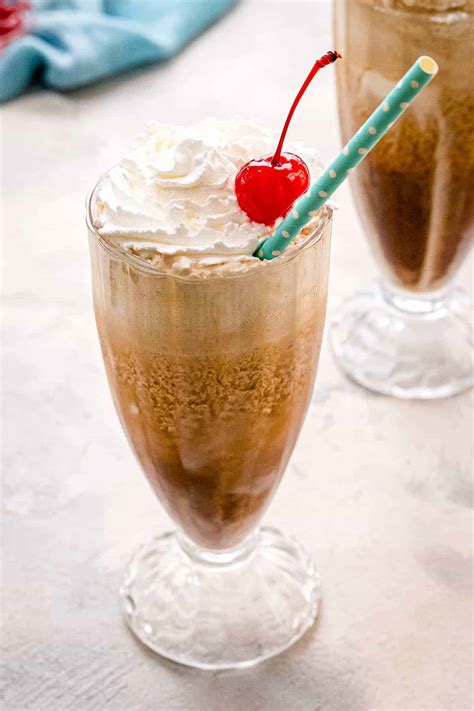 Best Root Beer Float Recipe - Julie's Eats & Treats