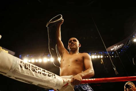 Boxer Diaz hangs up his gloves after 20-year career