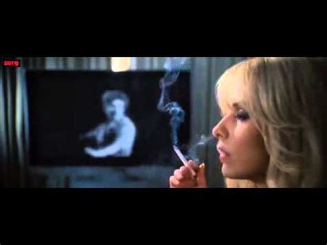 Sarah Michelle Gellar smoking - YouTube