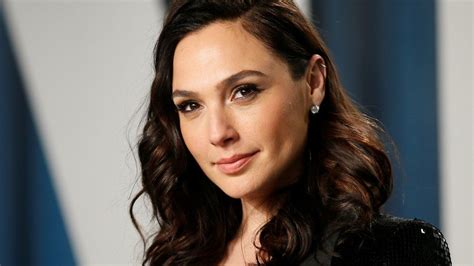 Gal Gadot: Wonder Woman actress receives backlash over Middle East ...