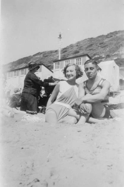 UK Photo And Social History Archive | At The Seaside 1930s