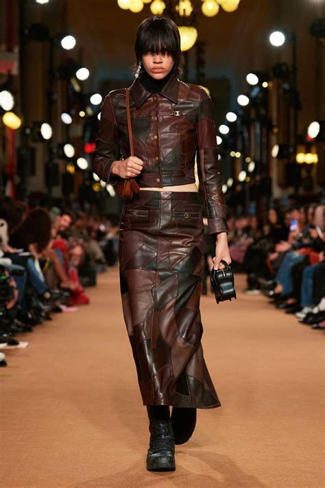 New York Fashion Week: Coach Fall 2023 Collection | 15 Minute News