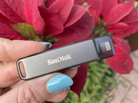 SanDisk iXpand Flash Drive Luxe review: Back up and move media between ...