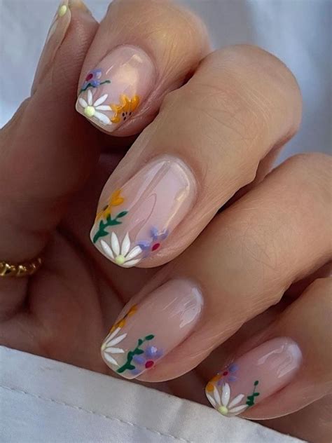 Beautiful Flower Nail Designs for a Stylish Spring Look