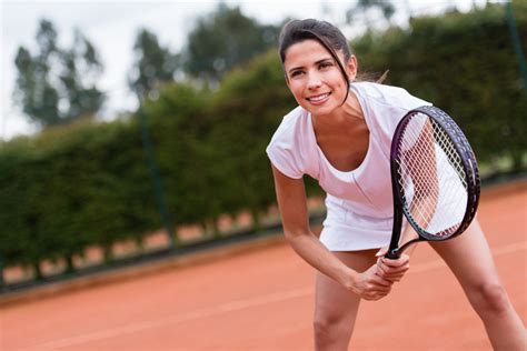 Woman playing tennis – Arthrovitan