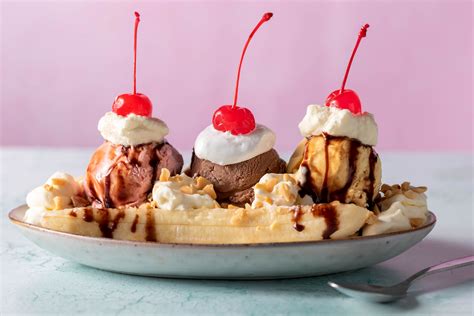 Classic Banana Split Ice Cream Sundae Recipe