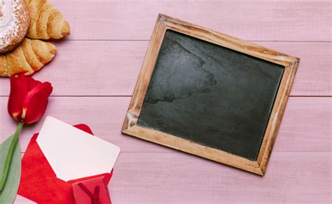 Free: Croissants with envelope and chalkboard - nohat.cc