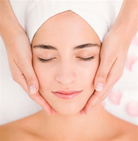 Dr. Clariss Essential Hydrating Facial | Best Hydrating Facial in Singapore