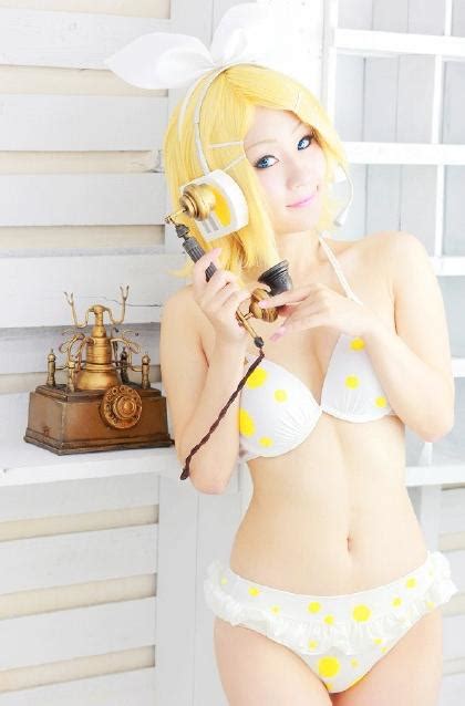 Kagamine Rin Cosplay by BabyClassicSonic on DeviantArt