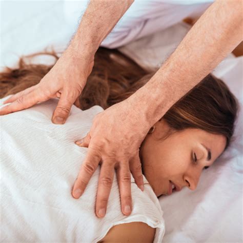 Should You Try an Effleurage Massage? Benefits and Alternatives