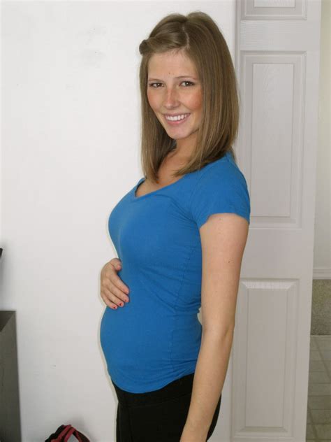 17 weeks pregnant – The Maternity Gallery