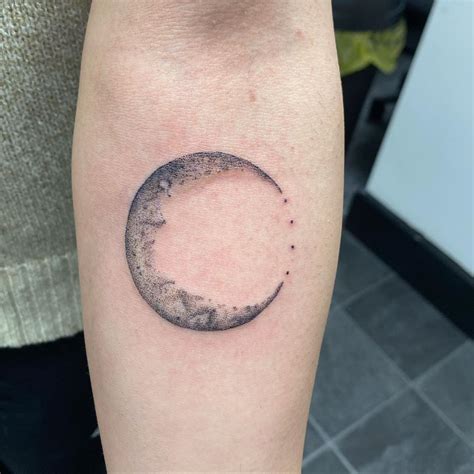 Share 75+ waxing gibbous moon tattoo latest - in.cdgdbentre