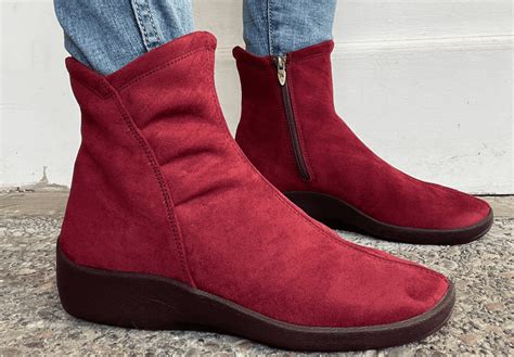 What is the most comfortable women's boot for fall? | Sole Desire Shoes