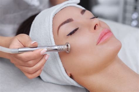 What is Diamond Microdermabrasion Facial? - Facial Adviser