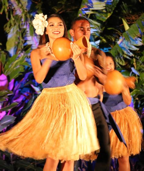 Beautiful dancers at the Ka'anapali Beach Club Huaka'i Luau Waikiki Beach, Hawaii Tours, Hawaii ...