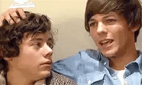 Larry Cute GIF - Larry Cute HarryStyles - Discover & Share GIFs | Larry, Larry gif, Larry stylinson