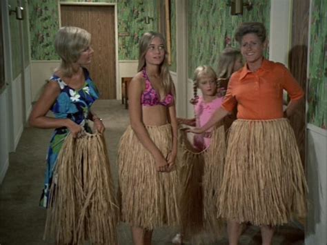 From the Hawaii episodes. - Sitcoms Online Photo Galleries