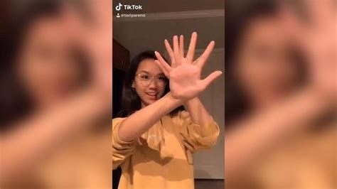 TikTok video of woman doing finger tricks goes crazy viral on Twitter ...