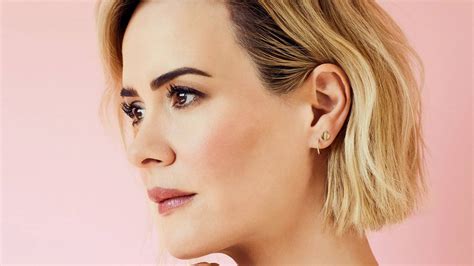 Download Sarah Paulson Aesthetic Pink Background Wallpaper | Wallpapers.com