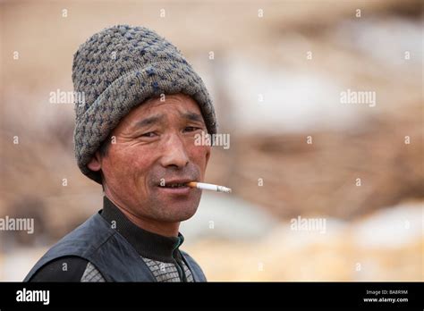 Chinese peasant farmer hi-res stock photography and images - Alamy
