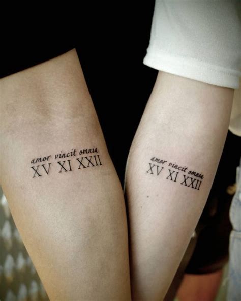 15 Tatuajes De Números Que Te Enamorarán | Meaningful tattoos for couples, Tattoos, Couple tattoos