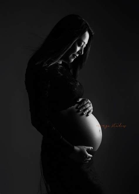 What to bring to a maternity shoot | Maternity Photography - Orange Studios