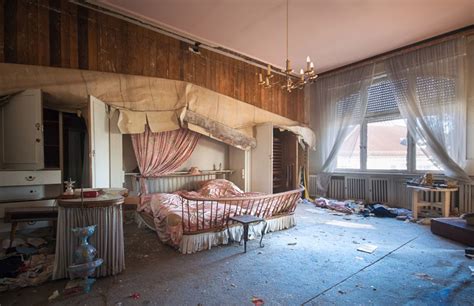 15 Photos of Abandoned Bedrooms I Found While Exploring | PetaPixel