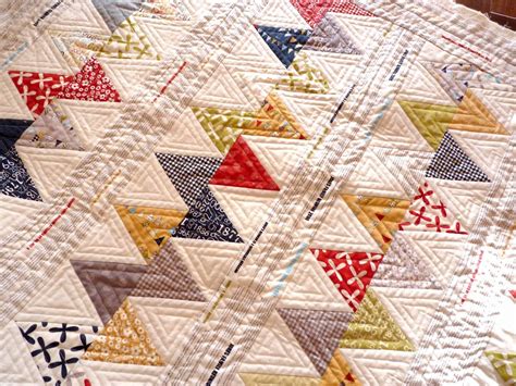 Jerisew(s) Sweetwater geometric triangle quilt | Quilts, Machine quilting designs, Quilting designs