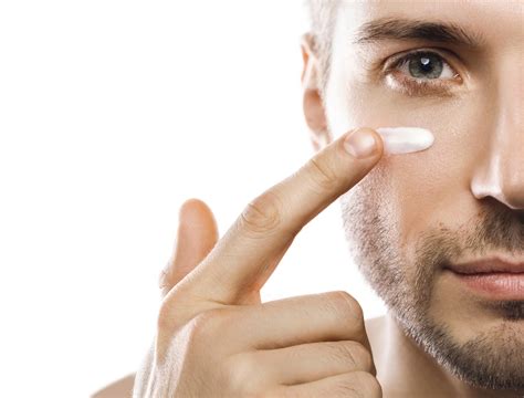 7 Best Anti-Aging Eye Creams For Men (Most Popular)