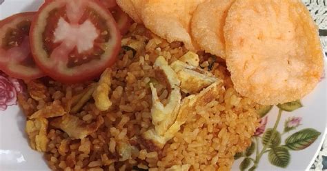 Resep Nasi Goreng Telur Dadar Iris oleh Dilla Flow - Cookpad