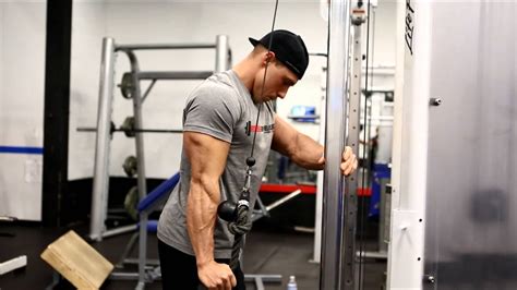 One Arm Rope Tricep Extension - YouTube