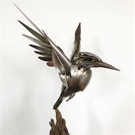 Lifelike animal sculptures created out of scrap metal – Vuing.com