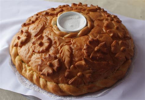 File:Russian bread and salt.jpg - Wikimedia Commons