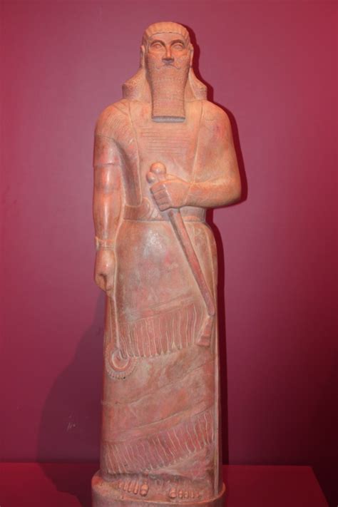 Lugares INAH - Estatua de Rey Asirio Assurnasirpal II