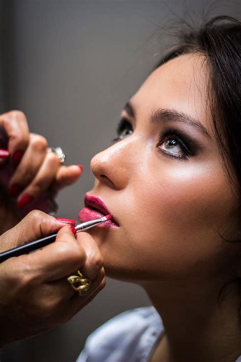 woman, putting, lipstick, lips, adult, applying, beautiful, eye | Piqsels