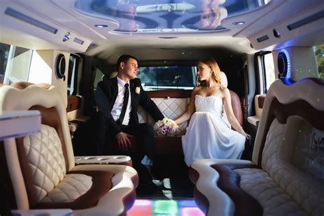 5 Ultimate Fun Things To Do In A Limo - KNOWLEDGE