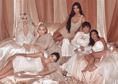 Família Kardashian adere ao brechó de luxo e abre seu closet - Cansei Vendi - Brechó de Luxo ...