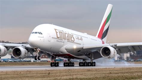 Big Emirates order throws lifeline to struggling A380 super-jumbo