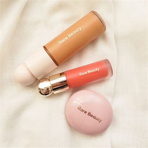 RARE BEAUTY – FOUNDATION & BLUSHES - FACE TO CURLS