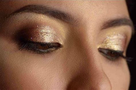 Natural Eyeshadow Looks For Dark Skin (12 Top List)