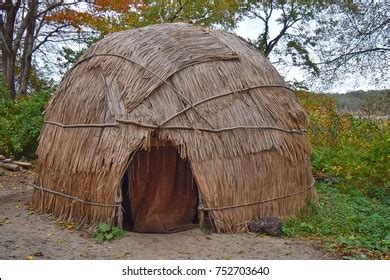 Wampanoag Wetu Teepee Plymouth Massachusetts Stock Photo 752703640 ...