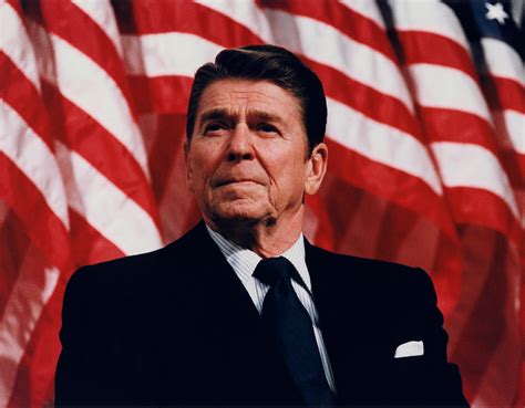 File:President Reagan speaking in Minneapolis 1982.jpg - Wikimedia Commons