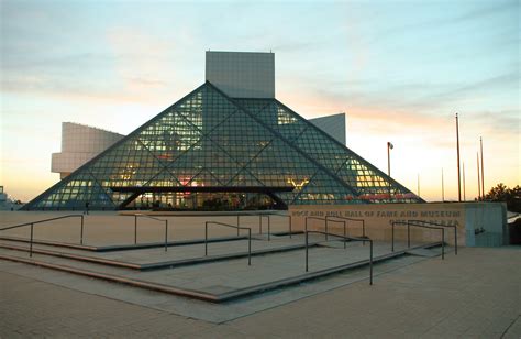 File:Rock-and-roll-hall-of-fame-sunset.jpg - Wikipedia