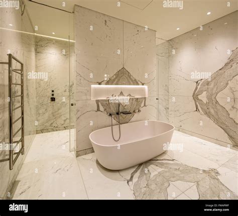 Luxury marble bathroom in a London apartment penthouse Stock Photo - Alamy