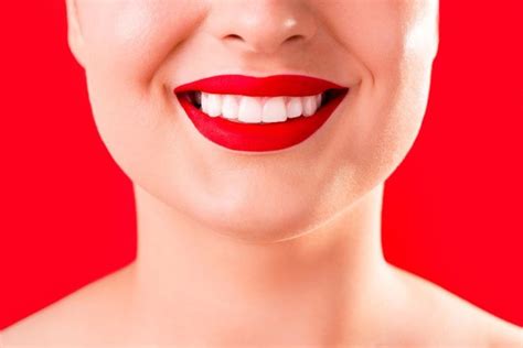 Veneers VS Lumineers: The Main Differences | Pros and Cons