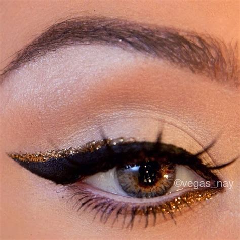 Stylish eye make-up with attractive golden eyeliner - Fashion Tips forMake-up fashion | Fashion ...