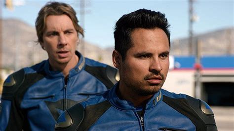 Michael Peña and Dax Shepard in CHIPS (2017)