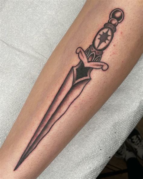 12+ American Traditional Dagger Tattoo Ideas That Will Blow Your Mind!