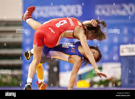 Women wrestling freestyle hi-res stock photography and images - Alamy