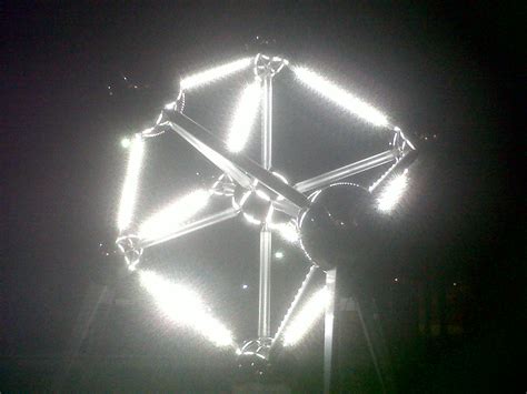 unico-lab: Atomium by night